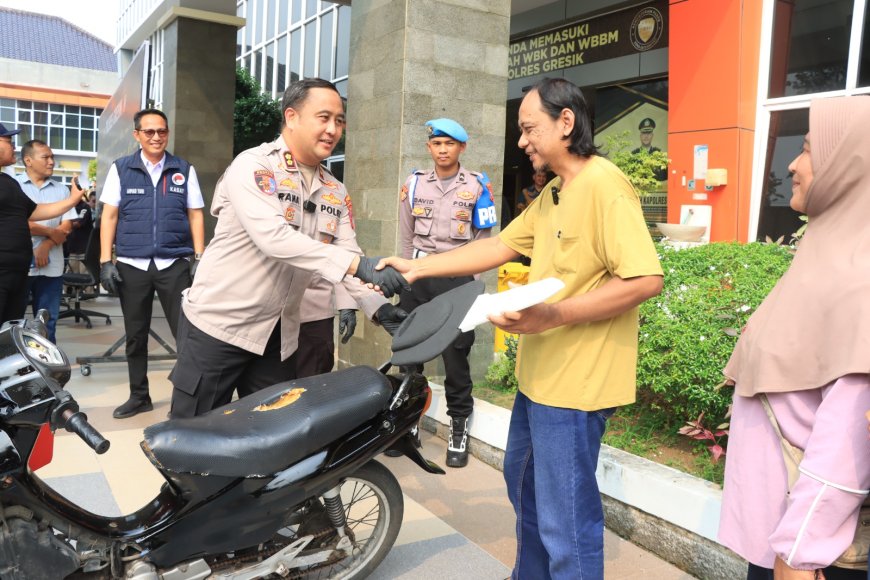 Polres Gresik Pastikan Hak Korban Terpenuhi Melalui Pengembalian Motor